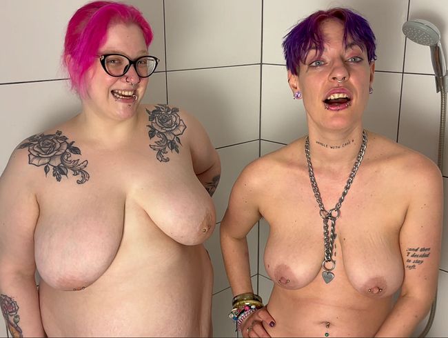Abby Strange Porno Video: Alice und ich pi**en uns gegenseitig voll
