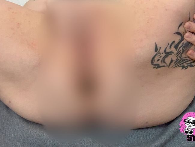 Abby Strange Porno Video: Blitzorgasmus mit Plug im ars** (Nahaufnahme)