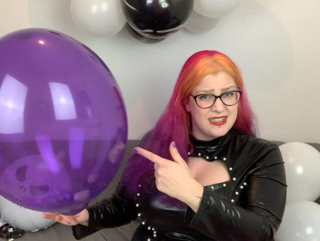 Abby Strange Porno Video: Deine Freundin ist sauer und zerplatzt deine Ballons
