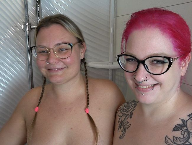 Abby Strange Porno Video: Geile pi** Abfüllung mit Pina und Abby