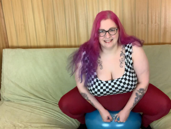 Abby Strange Porno Video: Hüpfball muss dran glauben