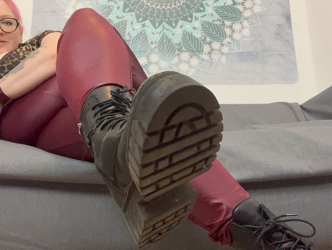 Abby Strange Porno Video: lec* meine dreckigen Stiefel