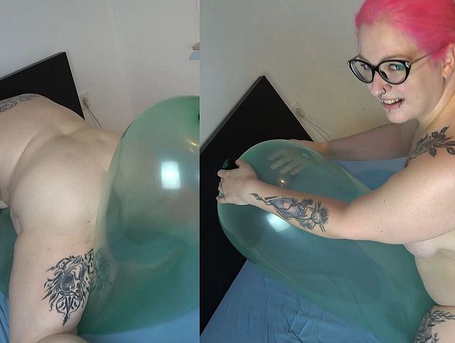 Abby Strange Porno Video: Nackter Ballonritt mit wi**s Aufforderung und Countdown