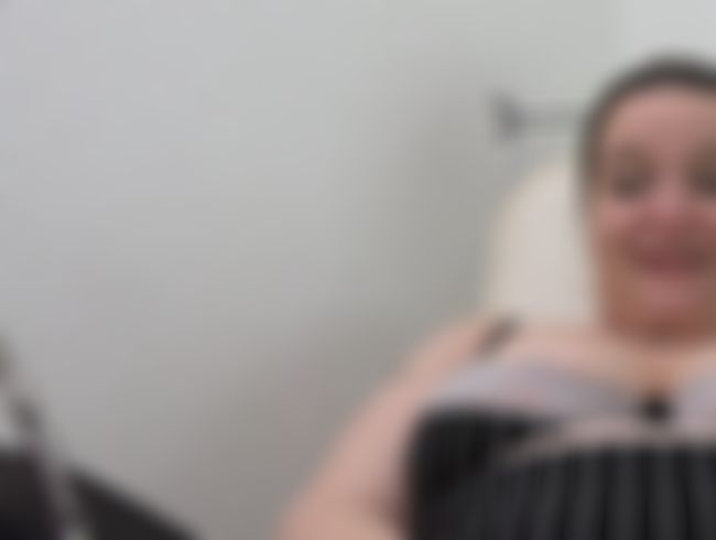 Abby Strange Porno Video: Peehole fu*k! Dr Abby dehnt Lucys Harnröhre