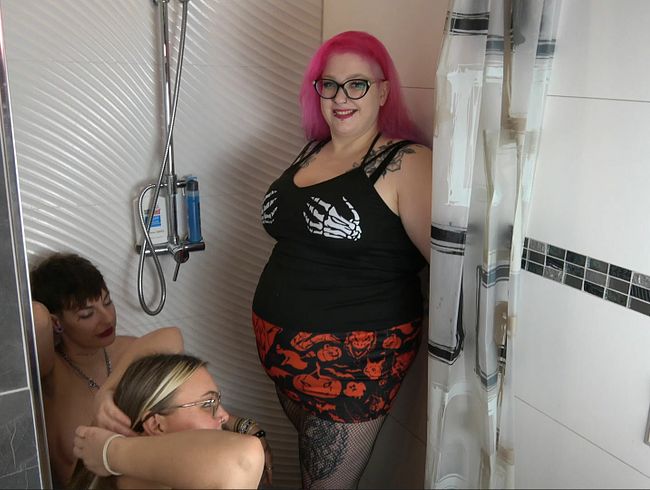 Abby Strange Porno Video: pi** Fest zu dritt mit Golden Shower