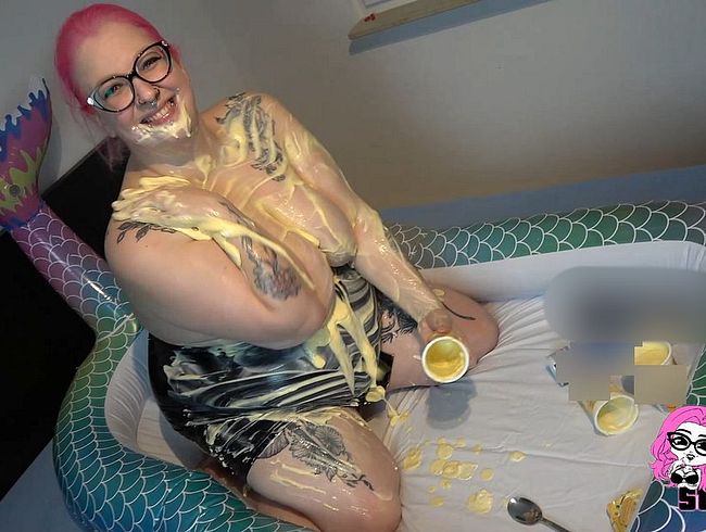 Abby Strange Porno Video: Wet and messy: Spaß mit Pudding